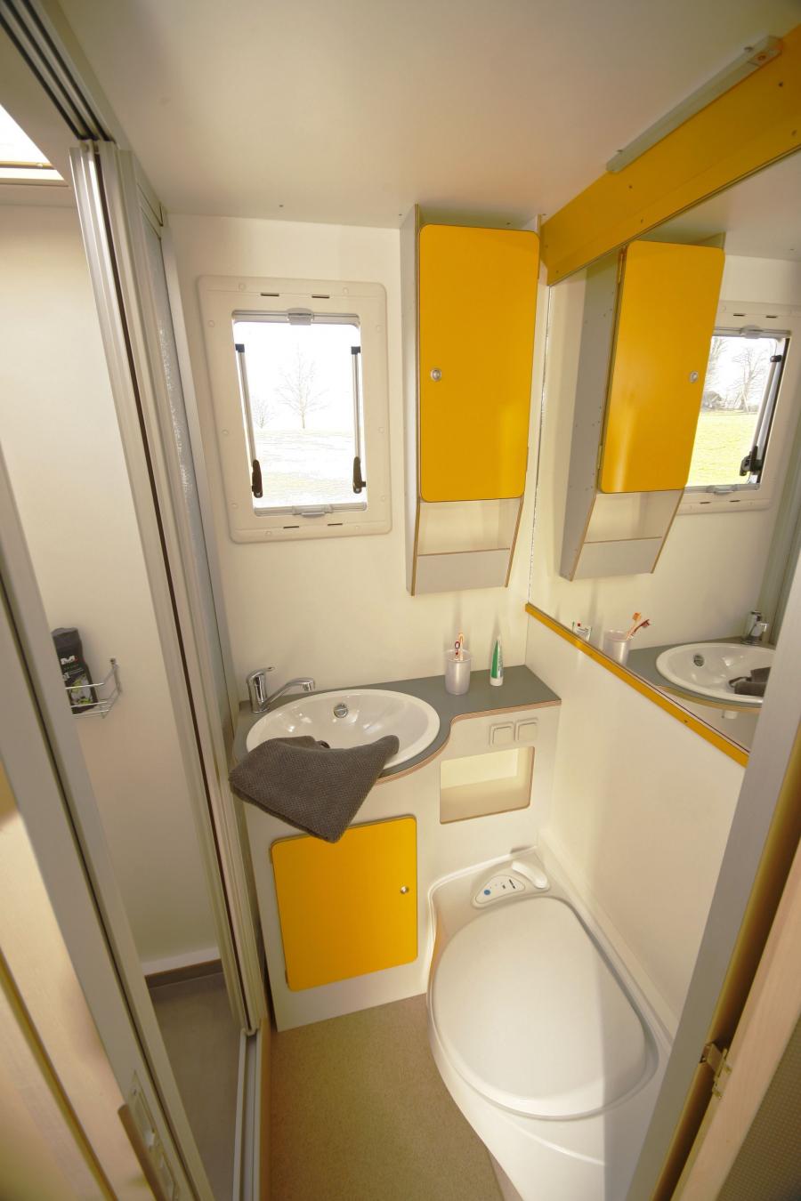 Интерьер Mercedes-Benz Sprinter Bimobil HR 380 (Br.906) 2018 года  (фото 6 из 10)